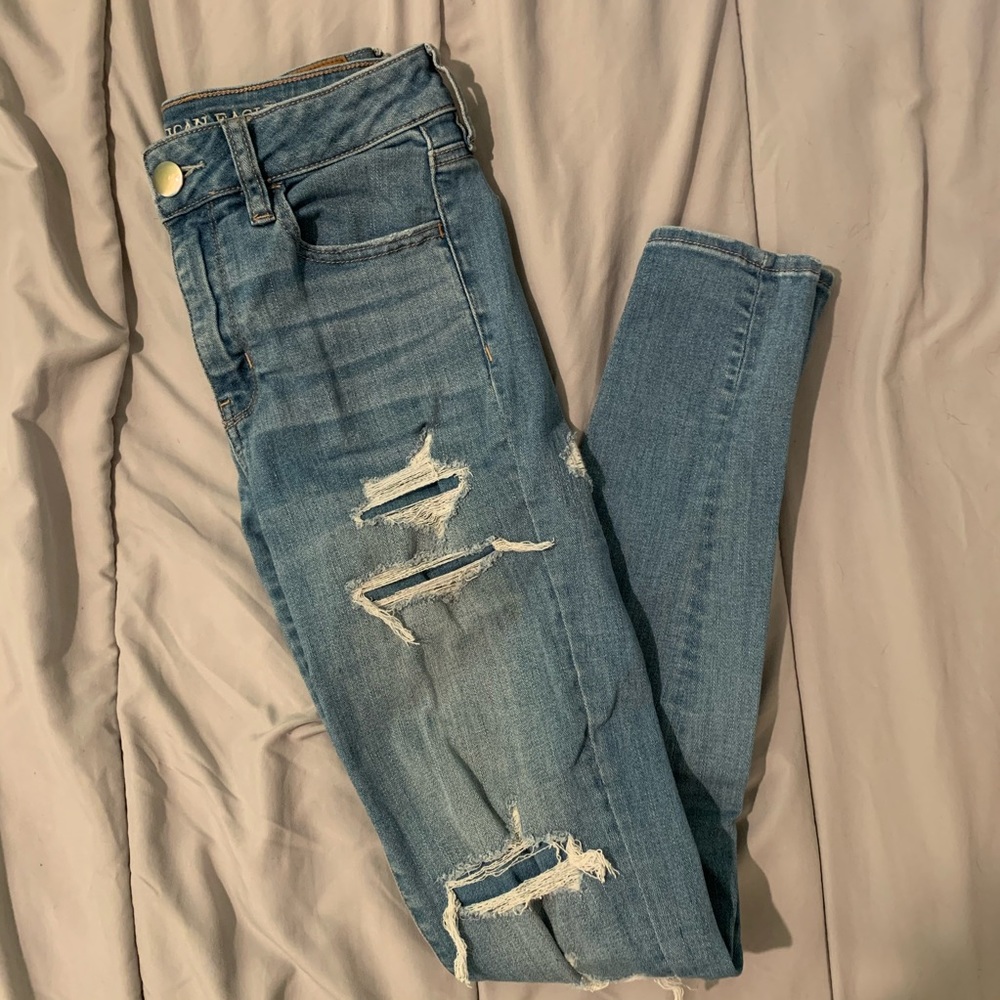 ⭐️Medium Wash American Eagle Ripped Jeans